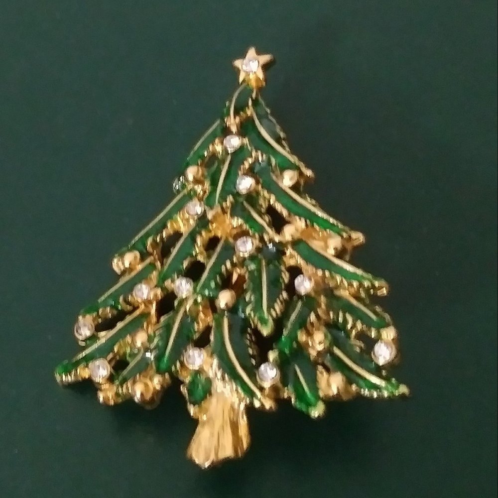 Vintage Jewelry Gorgeous Rhinestone Green Christmas Tree Brooch.